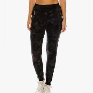 NWT Leggings Depot Camouflage Joggers with track cuff, size 3x